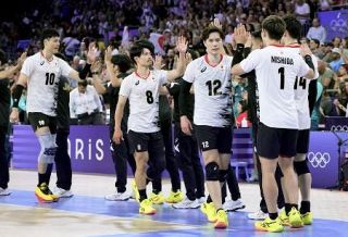 日本男子、準々決勝はイタリアと　バレーボール・３日