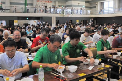 325人が同時に卵かけご飯作った！ギネス認定　北海道比布町