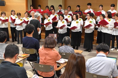 長崎からパレスチナへ、平和への願い届け　被爆者と高校生ら合唱