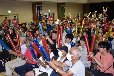 「堂々と帰ってきて」　銅のレスリング・須崎優衣に大歓声　千葉