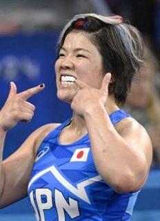 鏡と清岡が準決勝へ　レスリング・１０日