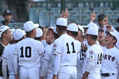 「白い」広陵、見参　暑さ対策で新ユニホーム　夏の甲子園