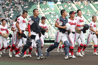 「まんま阪急ブレーブス」　北陸のユニホームが話題　夏の甲子園