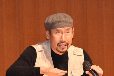 「戦争の犠牲者はいつも子供」　戦場カメラマン・渡部陽一さん講演