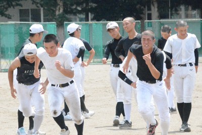 短い練習で集中力養い「粘りの野球」　公立進学校・石橋、勝利目指す