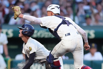 早稲田実が「内野5人」シフトでピンチ脱出　夏の甲子園