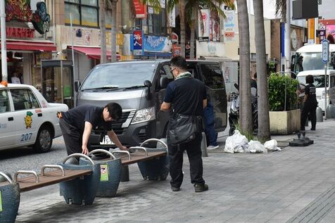 国際通りのベンチでひったくり　早朝、休憩中の男性の財布を奪いバイクで逃走　10～20代か　那覇市