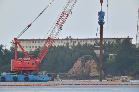 【速報】辺野古大浦湾にくい投入　防衛局、本格工事に着手　新基地巡る代執行後で初