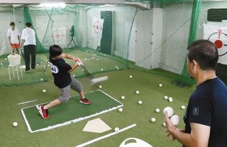 公園で子どもが野球できない…では、どこで？　元学童チーム監督が「思いっきりプレーして」と用意した練習場