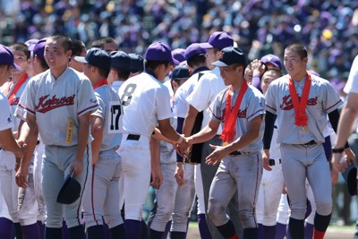 関東一は勝者に手拍子　京都国際は相手席に一礼　夏の甲子園