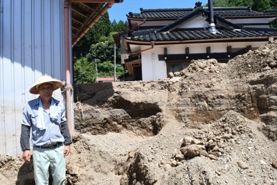 10日かけて土砂撤去、生活再建ほど遠く　山形・大雨被害1カ月