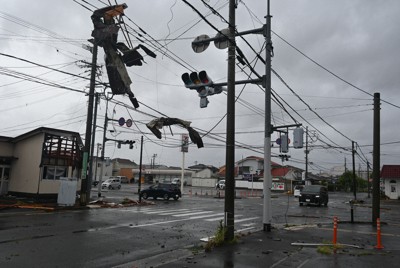 「家が横揺れ、ドーンと激しい音」　台風10号で突風、けが人続出