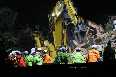 愛知土砂崩れ3人死亡、70代夫婦と30代息子か　2人重軽傷