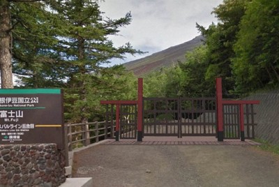 富士山「吉田ルート」ゲートのイメージ図　「関所」思わせる格子状