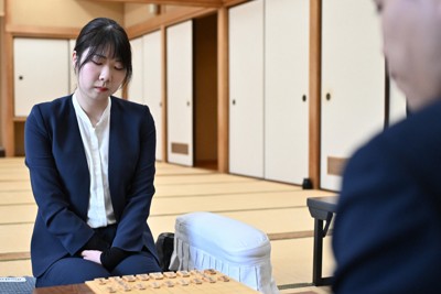 西山白玲先勝　初の「女性棋士」へ好スタート　将棋棋士編入試験