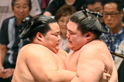 横綱の孫対決　王鵬、琴桜に5度目の挑戦「やっと勝てた」　大相撲