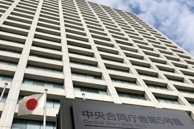 使用済み太陽光パネル、リサイクル義務化へ　環境省など制度案協議