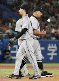 ヤ７―２巨（１３日）　巨人、連勝３で止まる