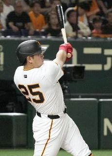 巨６―３中（１５日）　岡本和、勝ち越しソロ