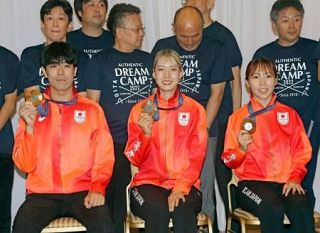 パリ五輪３選手、大分に凱旋　フェンシングで県民表彰