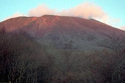 岩手山、噴火警戒レベル2に引き上げ　火口周辺規制　気象庁