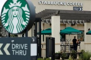 米スタバ、破格待遇でＣＥＯ招聘　不振脱却に新手、回復策を模索