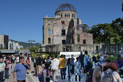 「原爆の恐ろしさ伝える責任」広島・長崎の資料館、来館者ら誓い新た