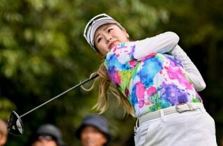 女子ゴルフ桑木らが６５で首位　マスターズＧＣレディース第１日