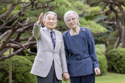 上皇后美智子さま、90歳に　骨折からのリハビリ、本の音読再開