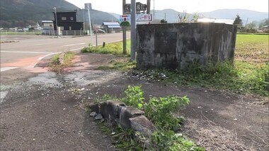 普通乗用車が道路脇の石碑に衝突　北秋田市の76歳男性が死亡　秋田