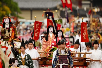 京都・時代祭　華麗な「歴史絵巻」　明治～平安、各時代の装束まとい