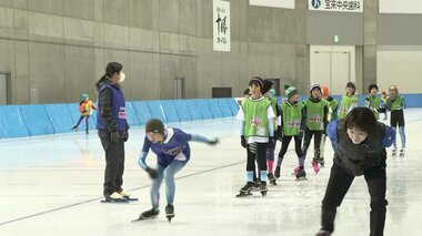 北海道・帯広市で「スピードスケート教室」 ”トップアスリート目指す小学生”対象 金メダリスト清水宏保さんが指導 白樺学園高校の選手も講師で参加