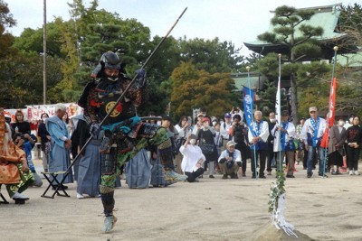 武者が迫力の舞披露　865年の伝統継承「サイ上り神事」　山口