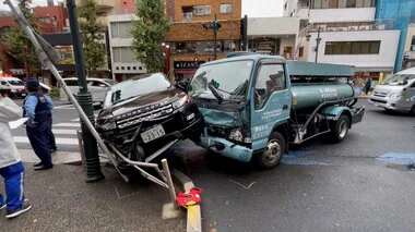 東大赤門前で高級車とトラックが衝突…それぞれの車を運転の男性2人が軽いけが　東京・文京区