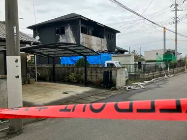 焼け跡から性別不明の2人の遺体見つかる…群馬・前橋市で住宅火災　消防車など9台出動　