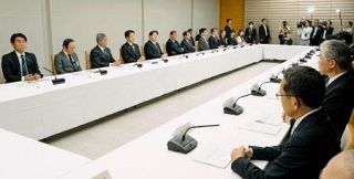 政府、１０月の景気判断を維持　生産は８カ月ぶりに下方修正