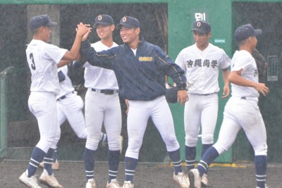 鹿児島実－沖縄尚学は雨で継続試合　高校野球秋季九州大会準々決勝