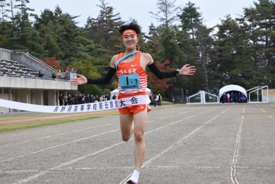 佐久長聖が優勝　27年連続27回目の都大路へ　高校駅伝・長野男子