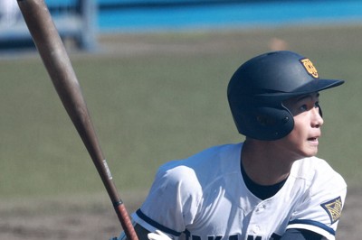 高松商が決勝へ　高校野球秋季四国大会　新田に逆転勝ち