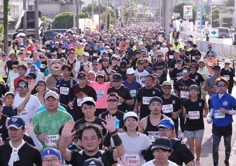 南城路5373人快走　尚巴志ハーフマラソン　男子は宮城、女子は山田が2連覇