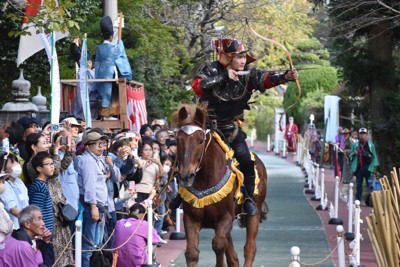 モンゴルの射手が熟練の技披露　元寇750年に合わせ流鏑馬奉納