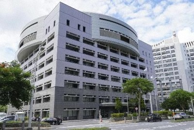 沖縄・南城市長を書類送検　公用車の元運転手に強制わいせつ容疑