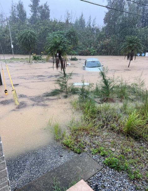 「腰くらいまで水に浸かり…」道路冠水、複数台の車が立ち往生　沖縄県恩納村　大雨影響で