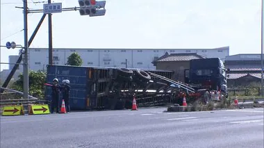 国道の交差点でトレーラーのコンテナ部分が荷台から落下　運転手にけがなし　右折時に落下か　埼玉・春日部市