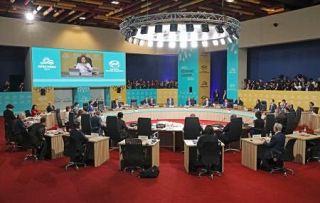 ＡＰＥＣ、自由貿易促進へ足並み　首相、３１年議長国に立候補表明