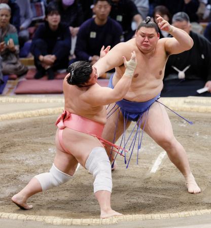 大の里５勝目、豊昇龍は初黒星　九州場所７日目、全勝消える