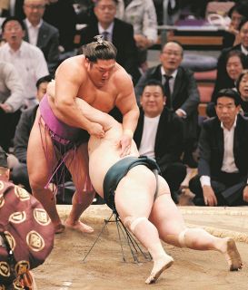 尊富士を支える「こういうときもある」精神　少し肝を冷やした一番でも冷静に白星　九州場所、勝ち越しに王手