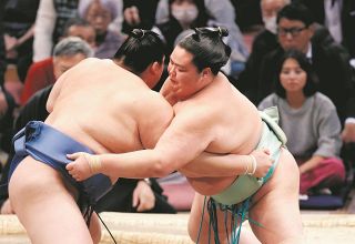 琴桜が難敵・大の里を退けて賜杯へ前進　輝いた天性の相撲勘　九州場所、千秋楽は豊昇龍と大関同士の相星決戦