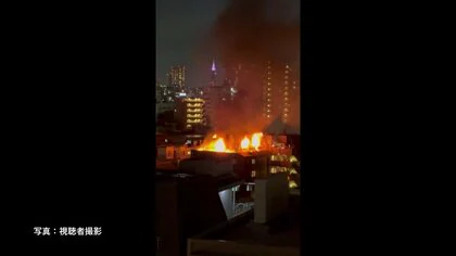 【速報】東京・文京区小石川の共同住宅で火事…消火活動続く　火元は建物の屋上付近か　東京消防庁