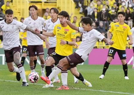 Ｊ１神戸分け、Ｖ決定最終節へ　町田勝ち、札幌降格